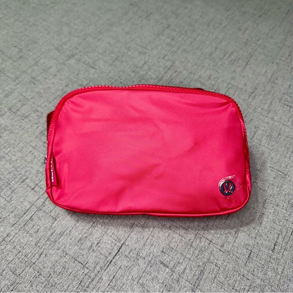 Lululemon Everywhere Belt Bag Cherry Mist Crossbody Bag Waist Bag NWT - Picture 5 of 12